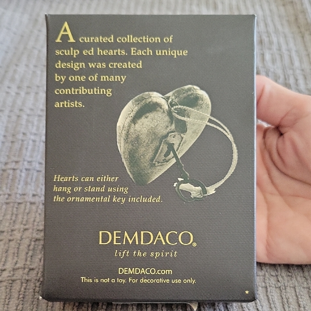 NIB Dog Paw Print Heart Decor. Approx 3x4 Inches - Picture 3 of 5
